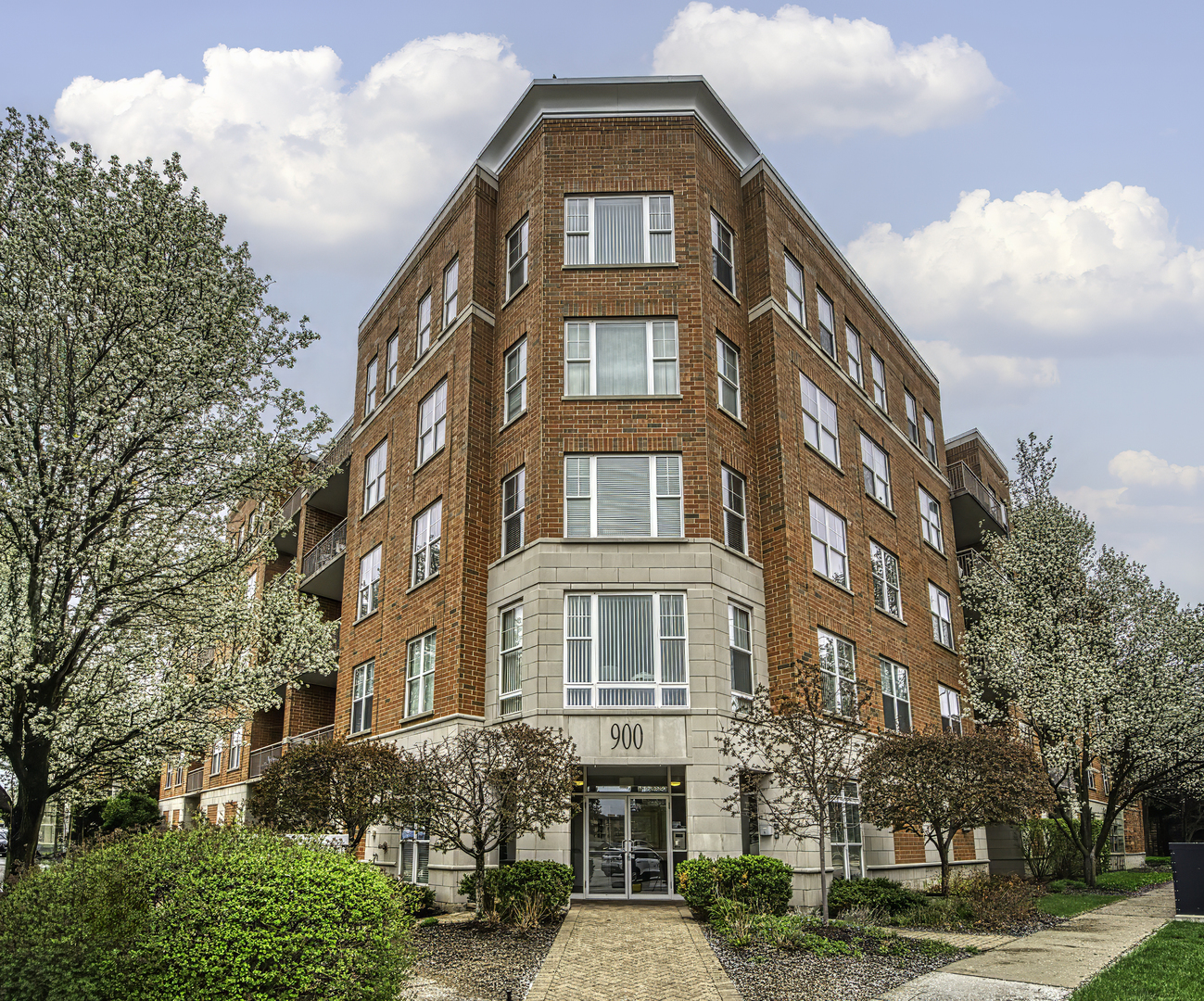 900 LEE Street Unit: 202