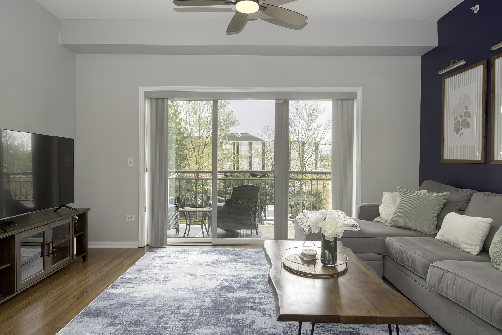 900 LEE Street Unit: 202