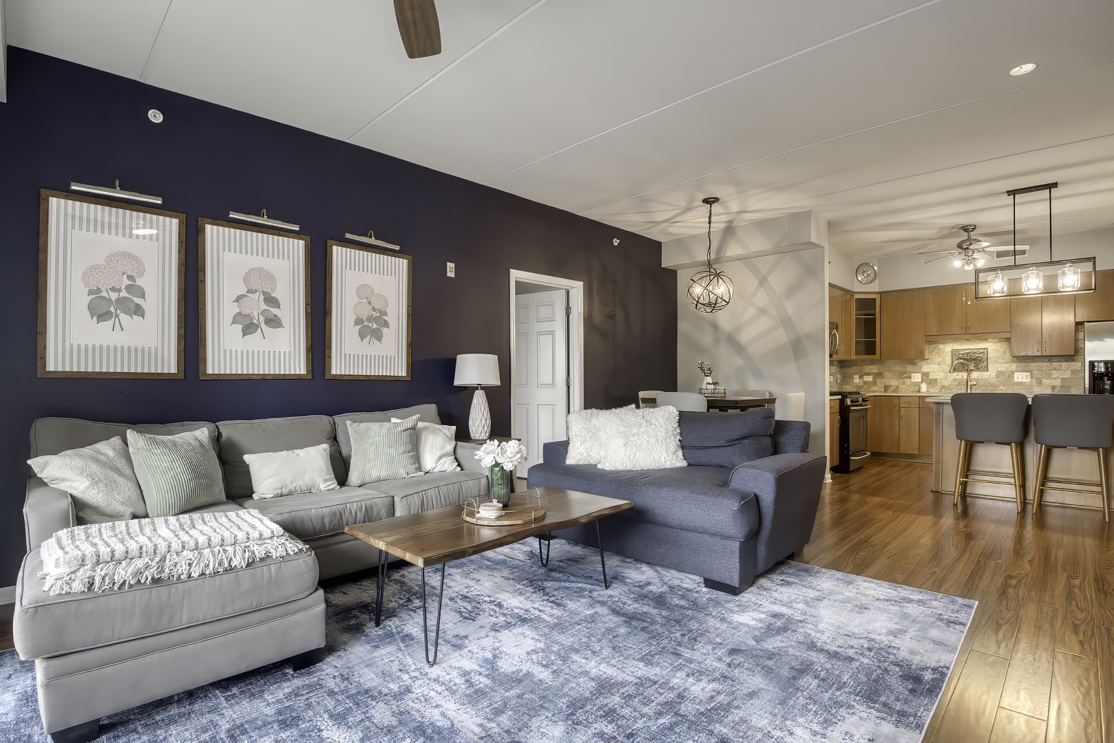 900 LEE Street Unit: 202