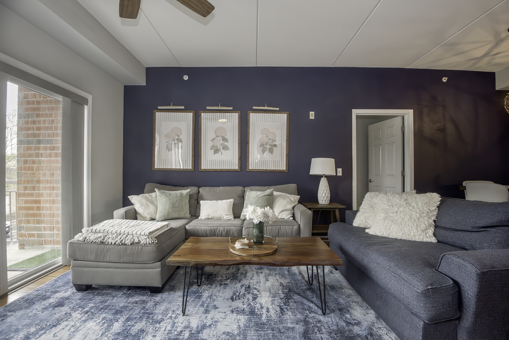 900 LEE Street Unit: 202