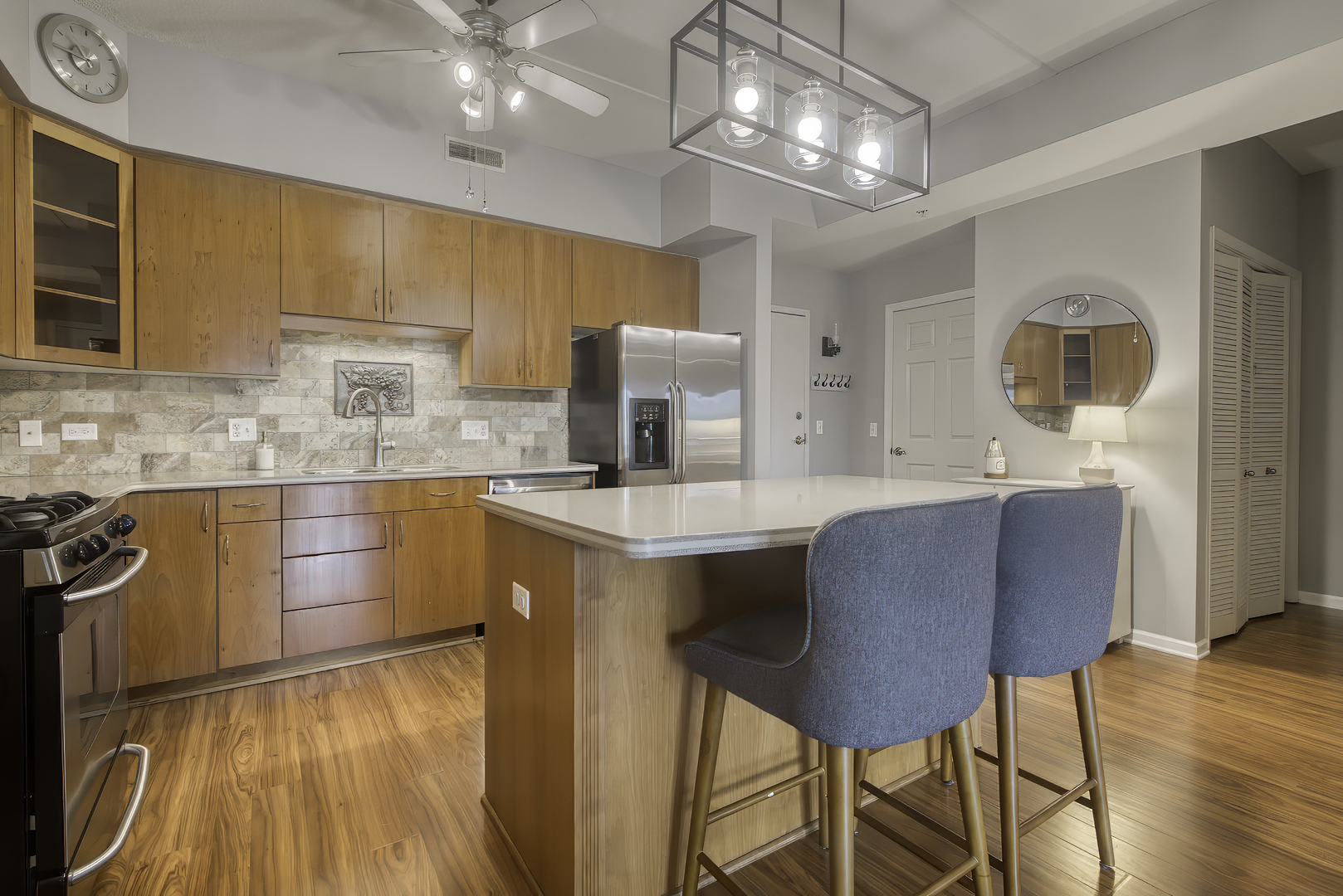 900 LEE Street Unit: 202