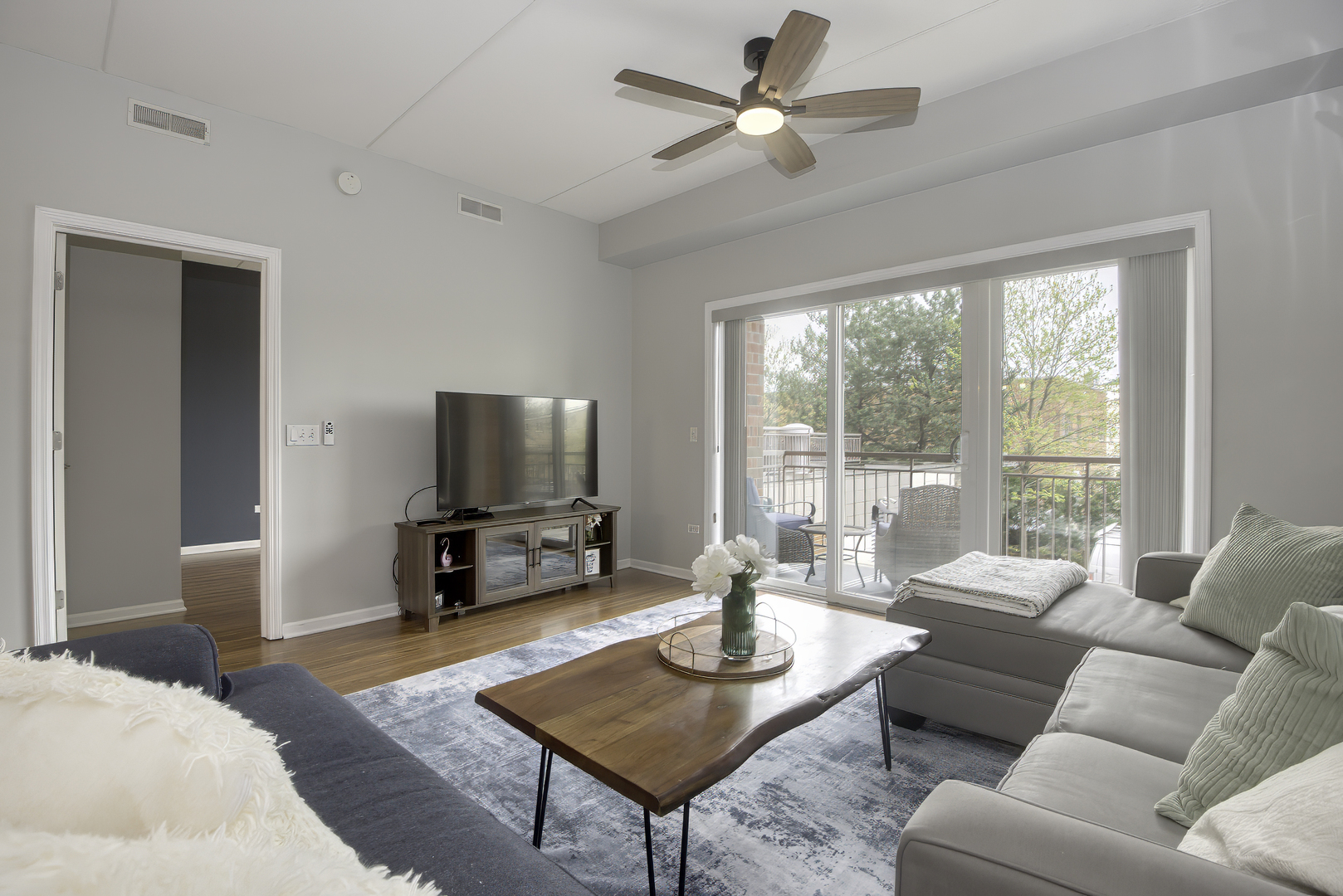 900 LEE Street Unit: 202