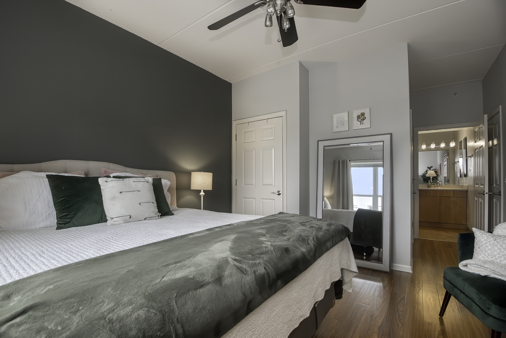 900 LEE Street Unit: 202