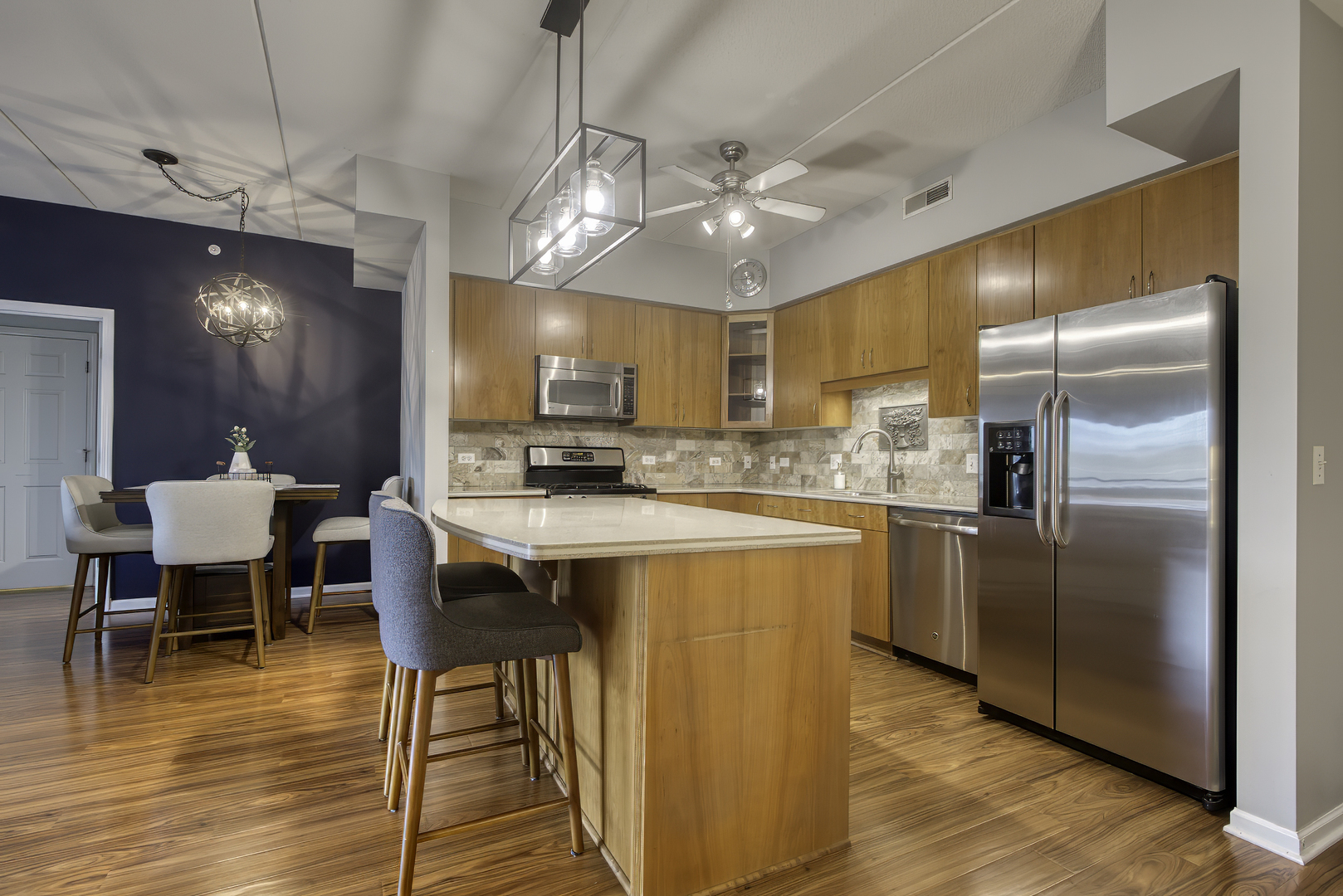 900 LEE Street Unit: 202