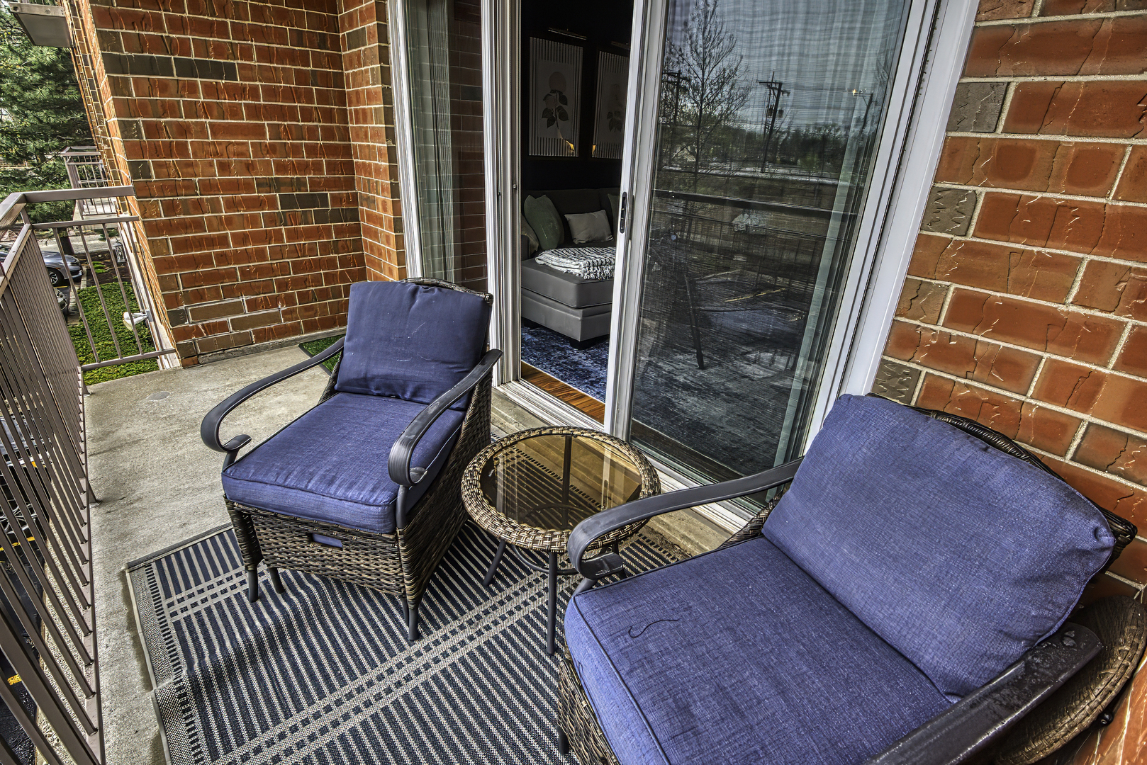 900 LEE Street Unit: 202