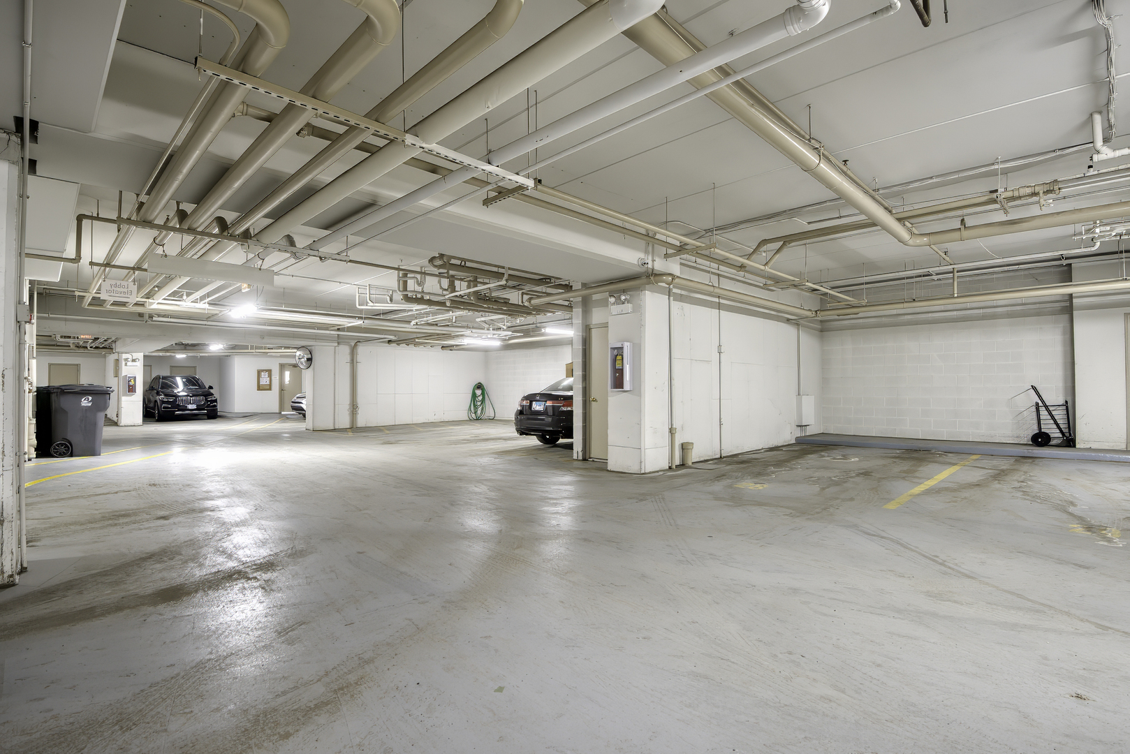 900 LEE Street Unit: 202