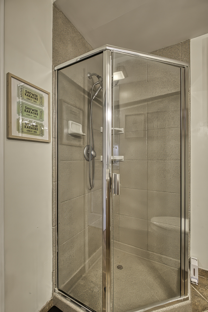 900 LEE Street Unit: 202