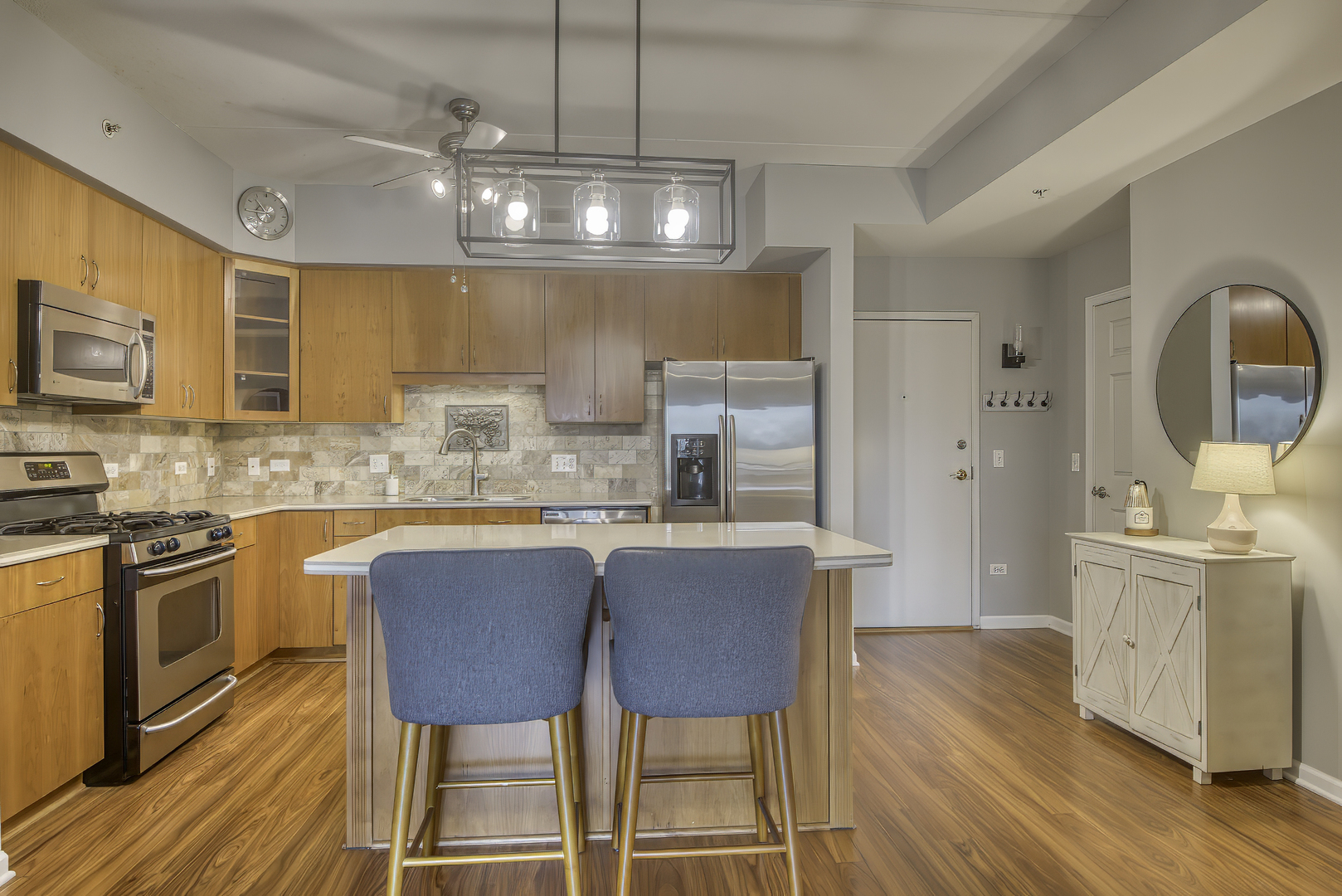 900 LEE Street Unit: 202