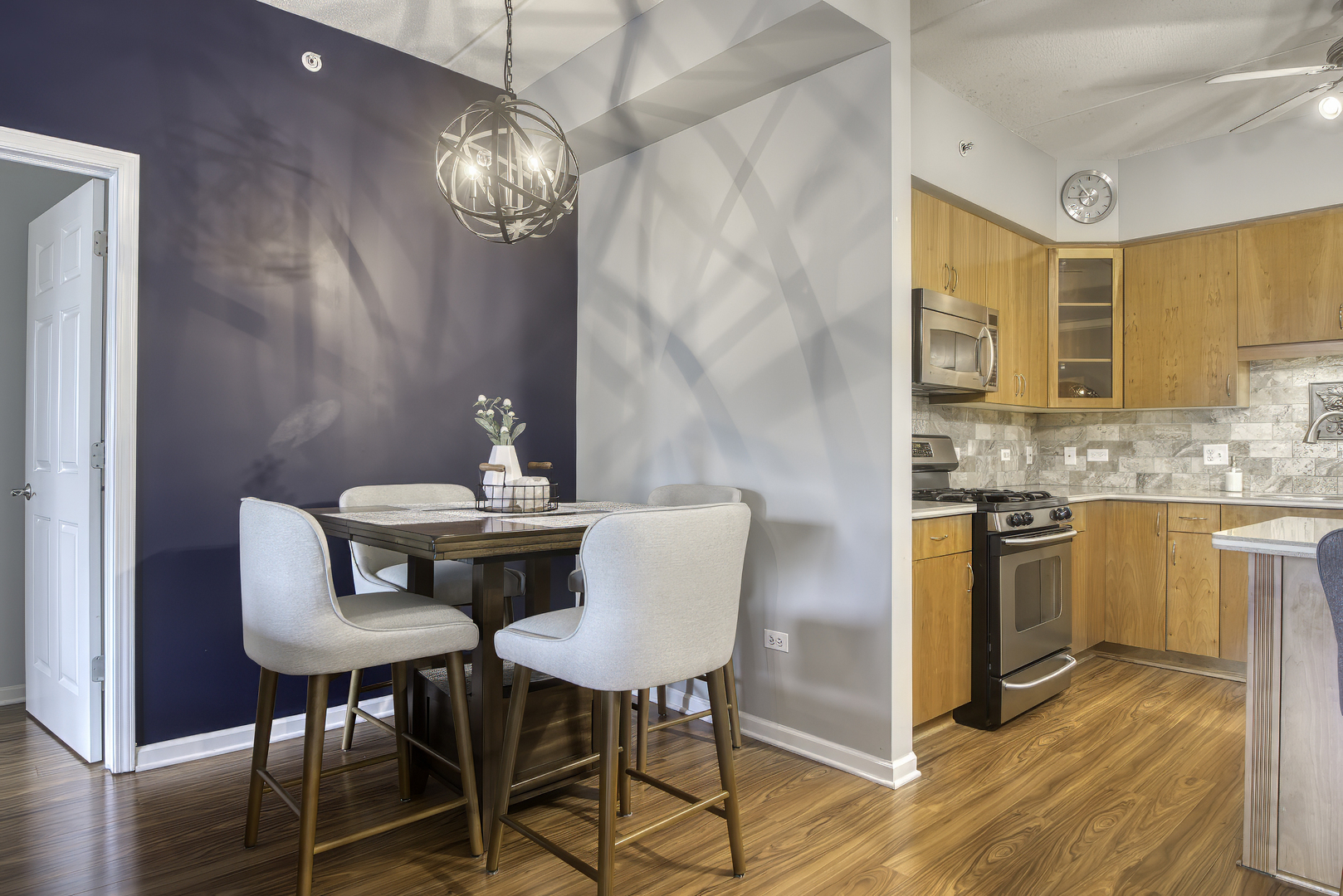 900 LEE Street Unit: 202