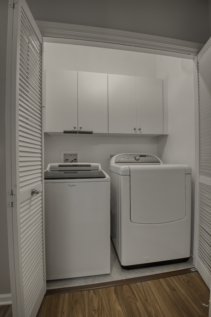 900 LEE Street Unit: 202