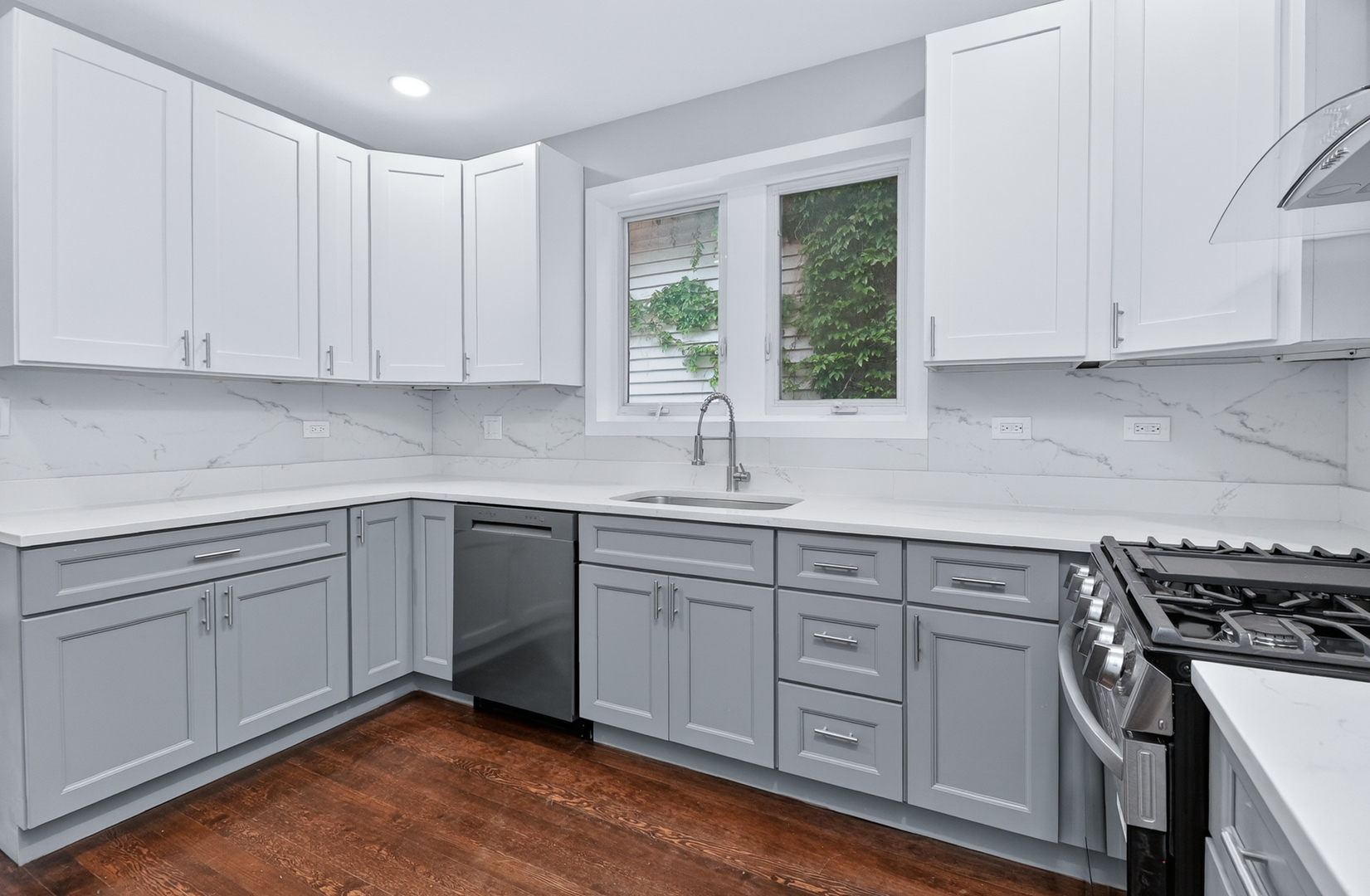 5624 W Pensacola Avenue