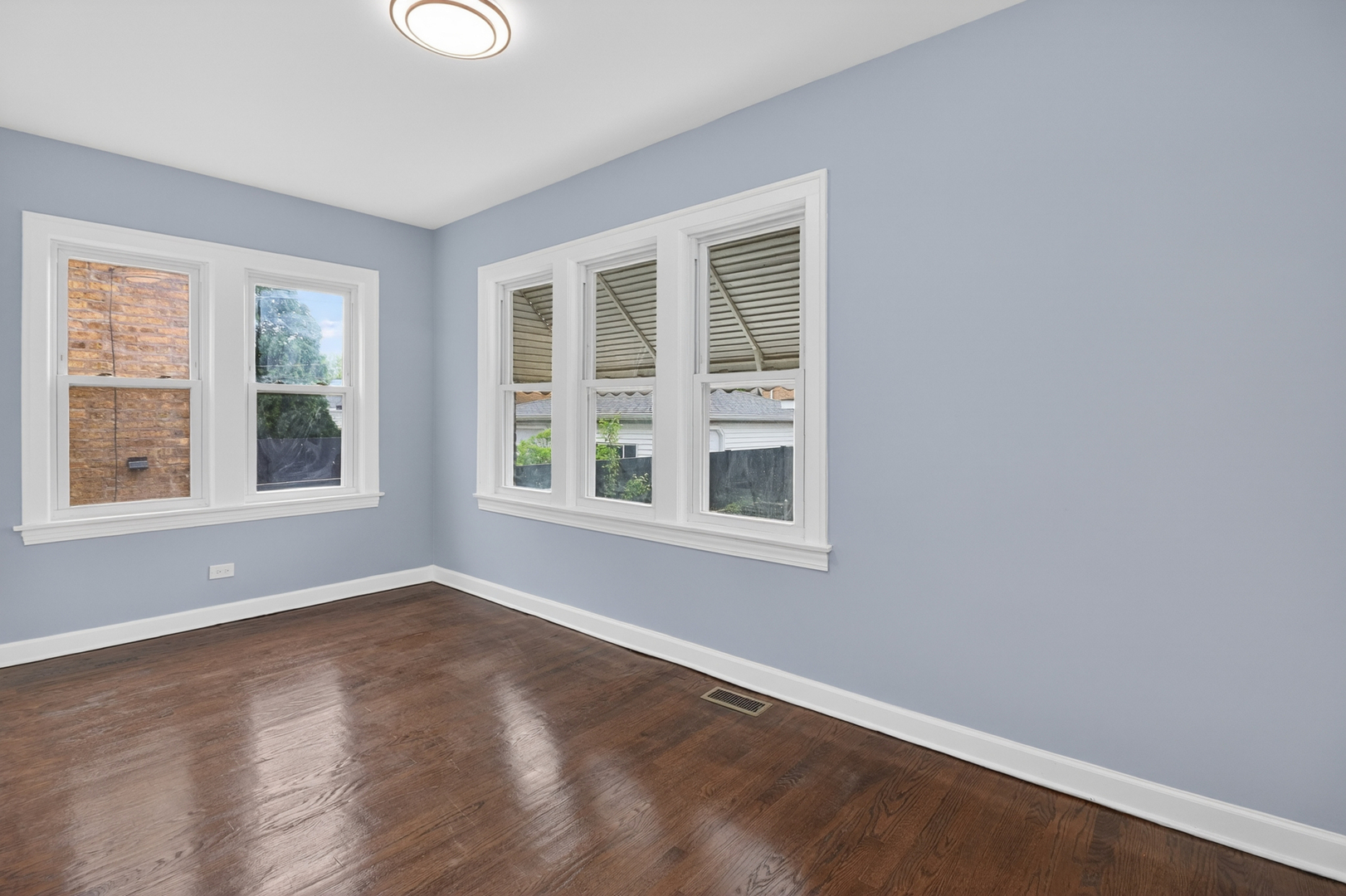 5624 W Pensacola Avenue
