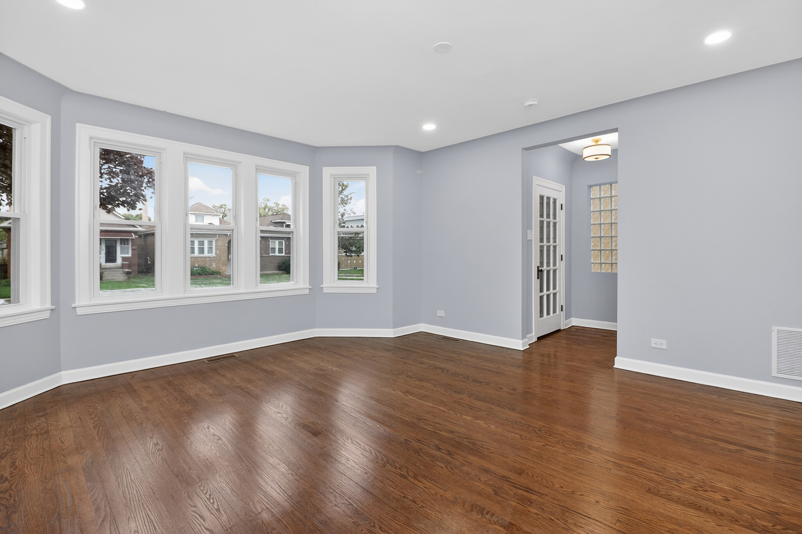 5624 W Pensacola Avenue