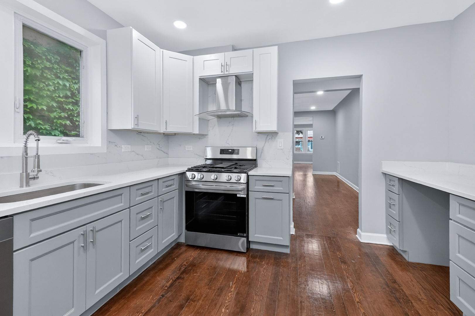 5624 W Pensacola Avenue