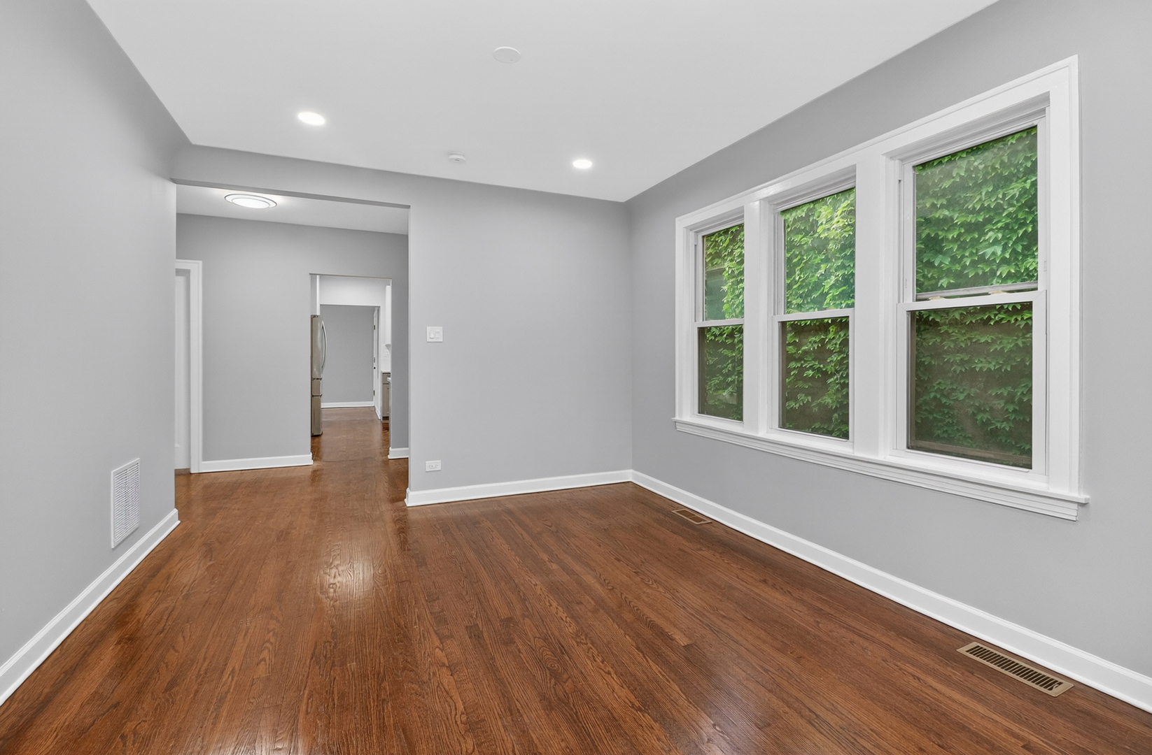 5624 W Pensacola Avenue