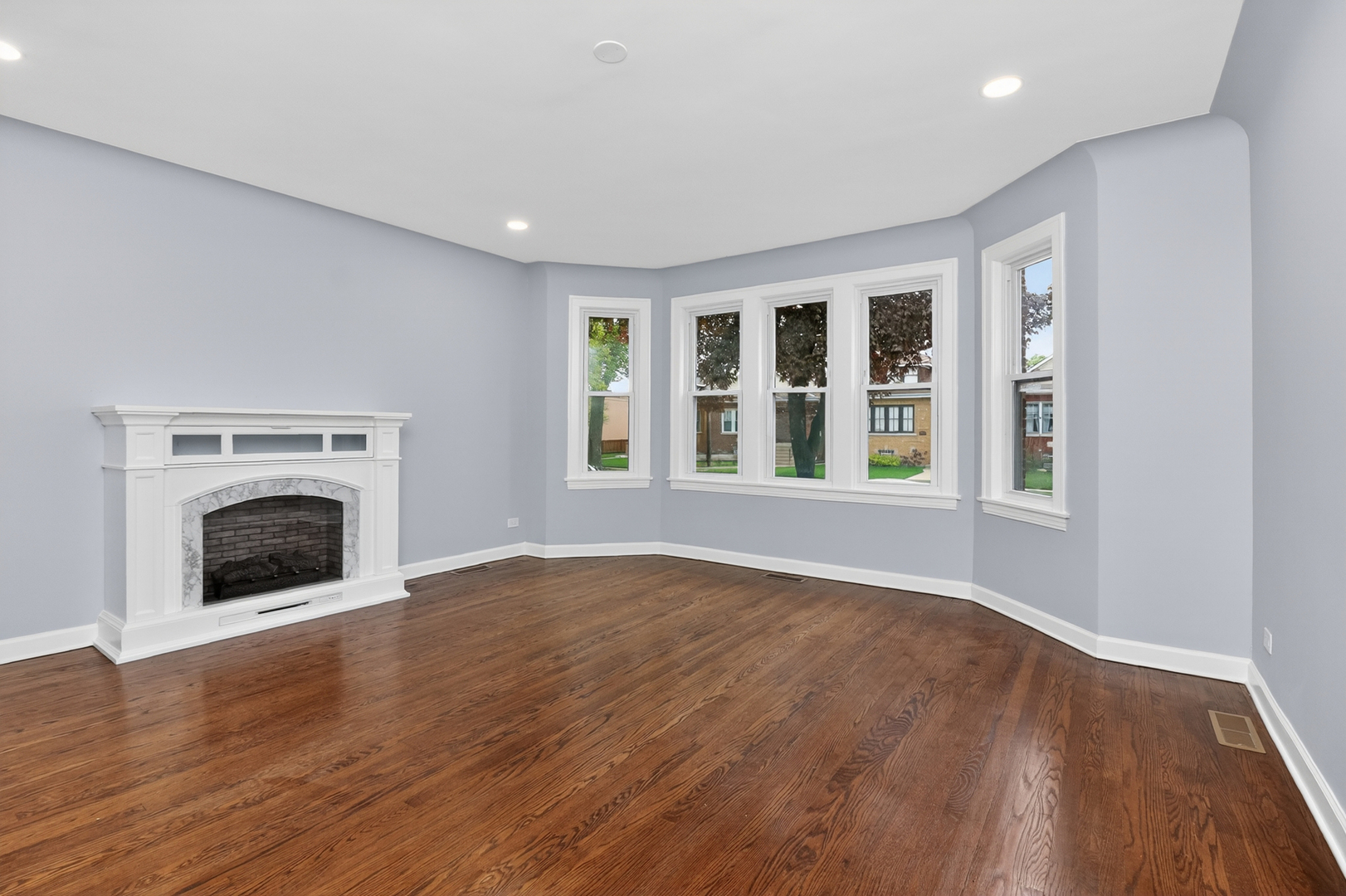 5624 W Pensacola Avenue