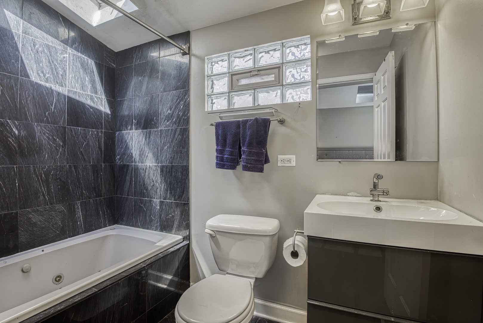 2729 N Wayne Avenue Unit: C