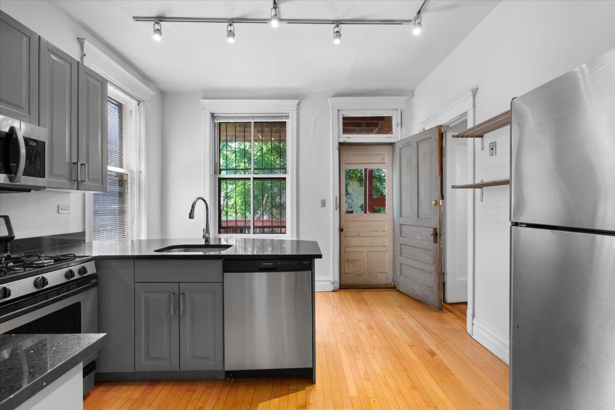 3311 W Wrightwood Avenue Unit: 1
