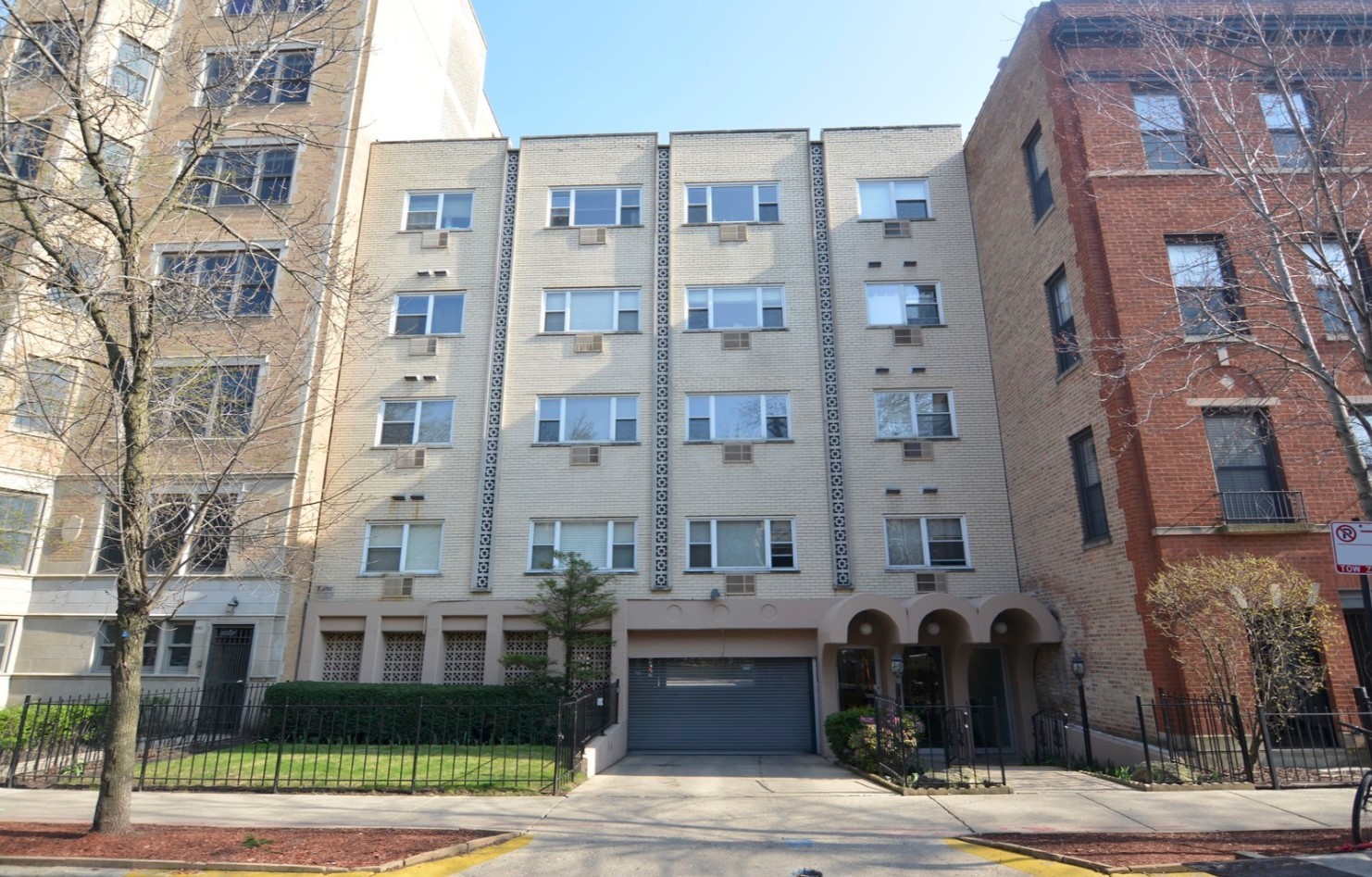 619 W Stratford Place Unit: 305