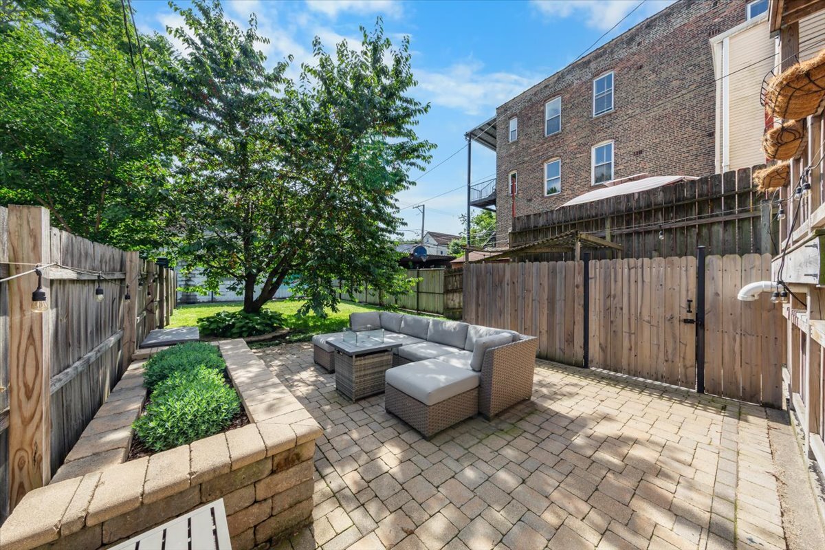 1253 N California Avenue Unit: 2