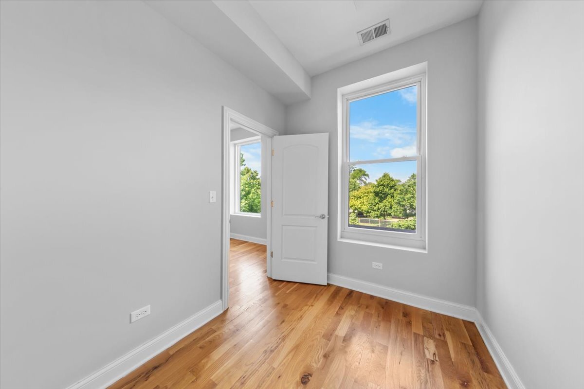 1253 N California Avenue Unit: 2
