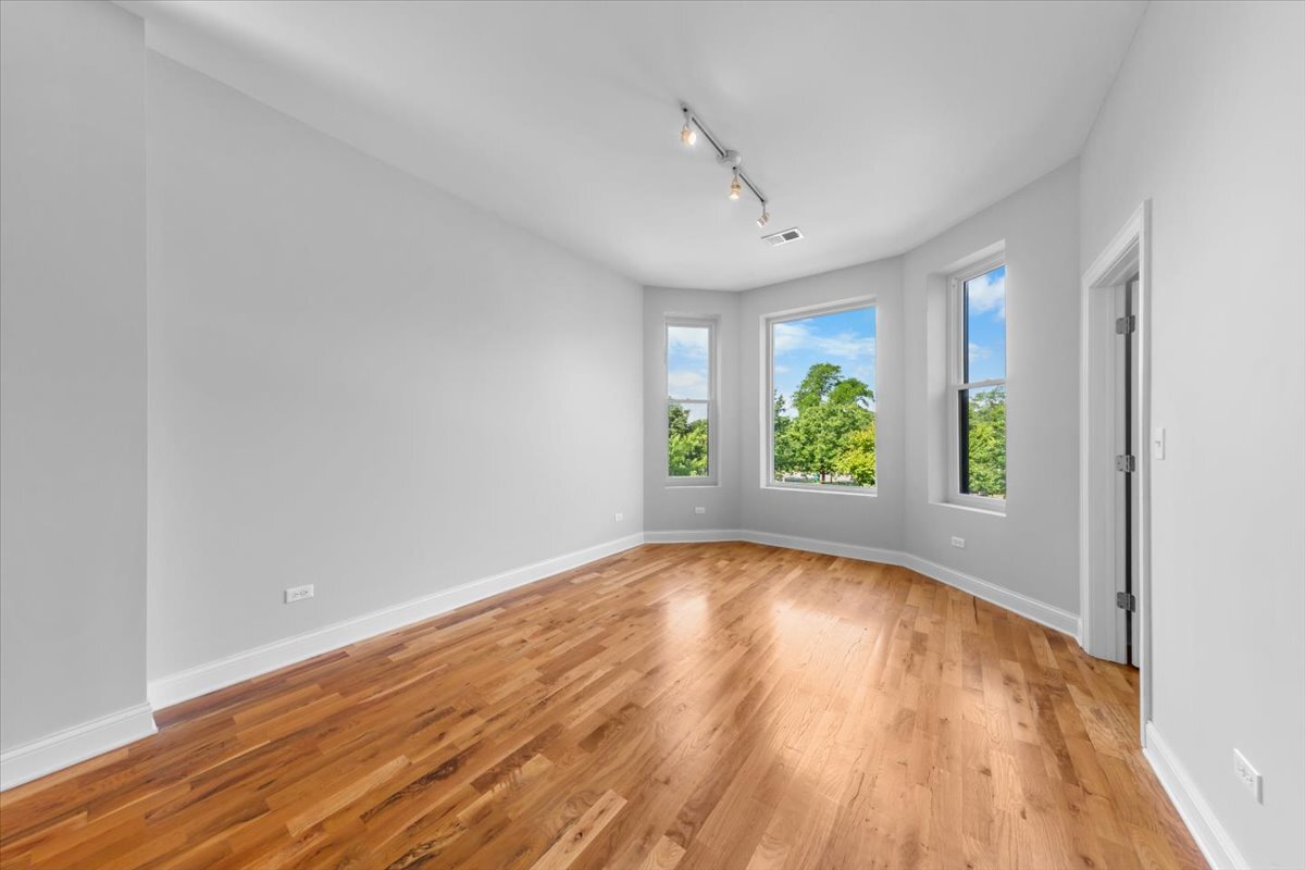 1253 N California Avenue Unit: 2