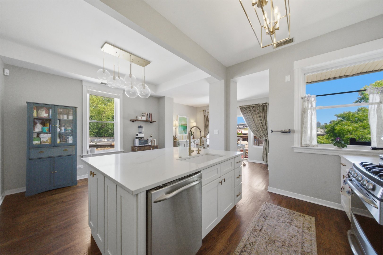 4713 N Dover Street Unit: 3N