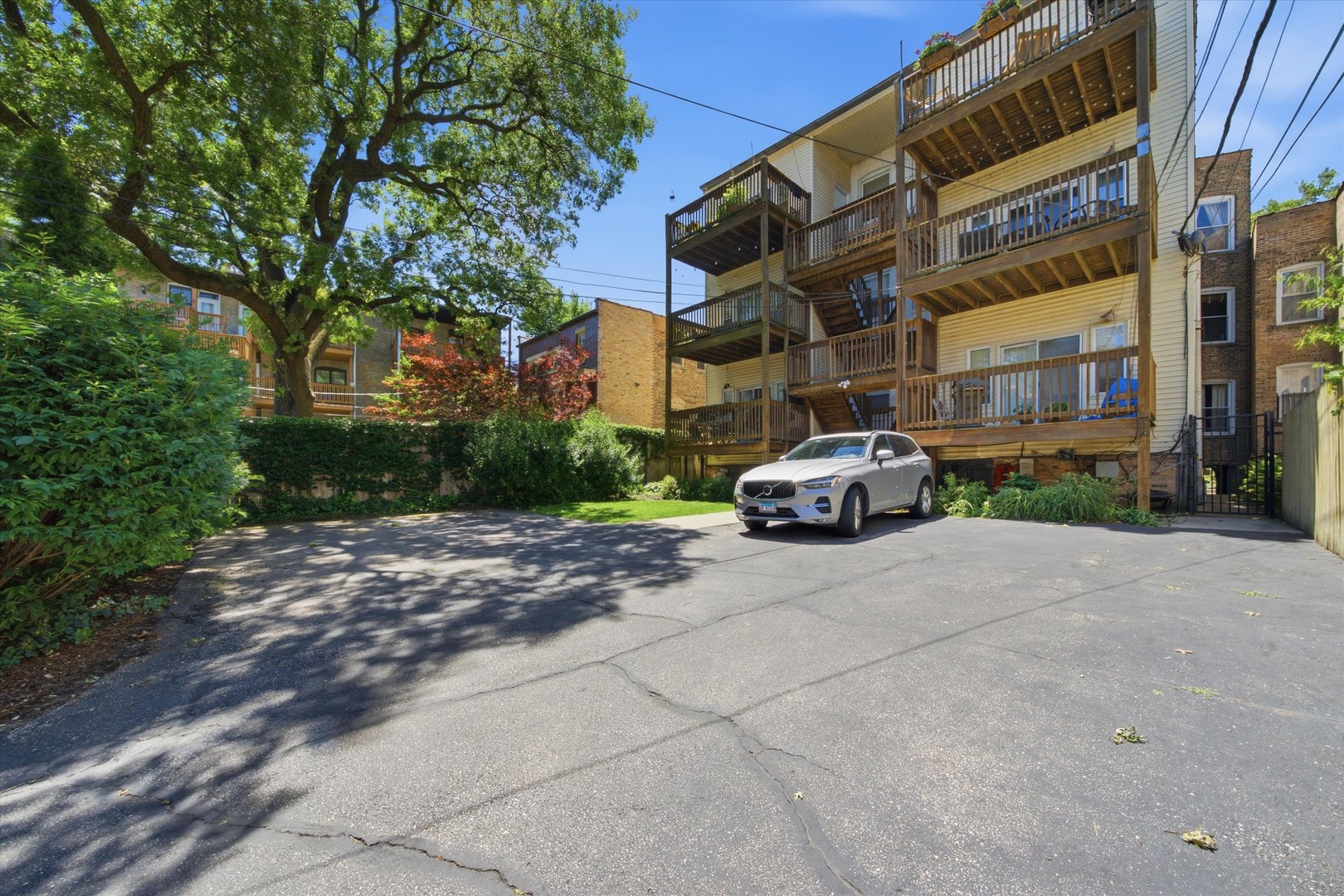 4713 N Dover Street Unit: 3N