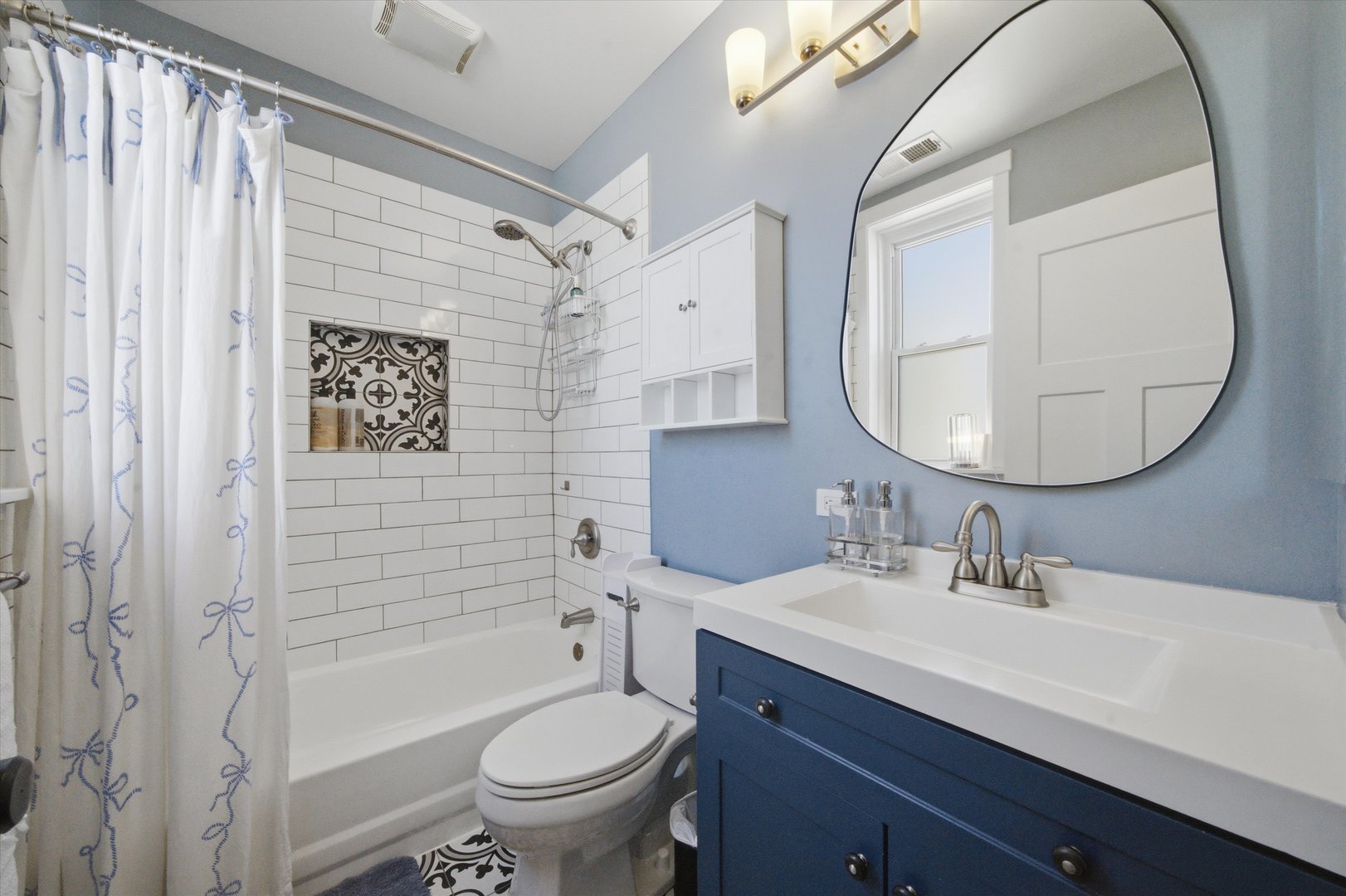 4713 N Dover Street Unit: 3N