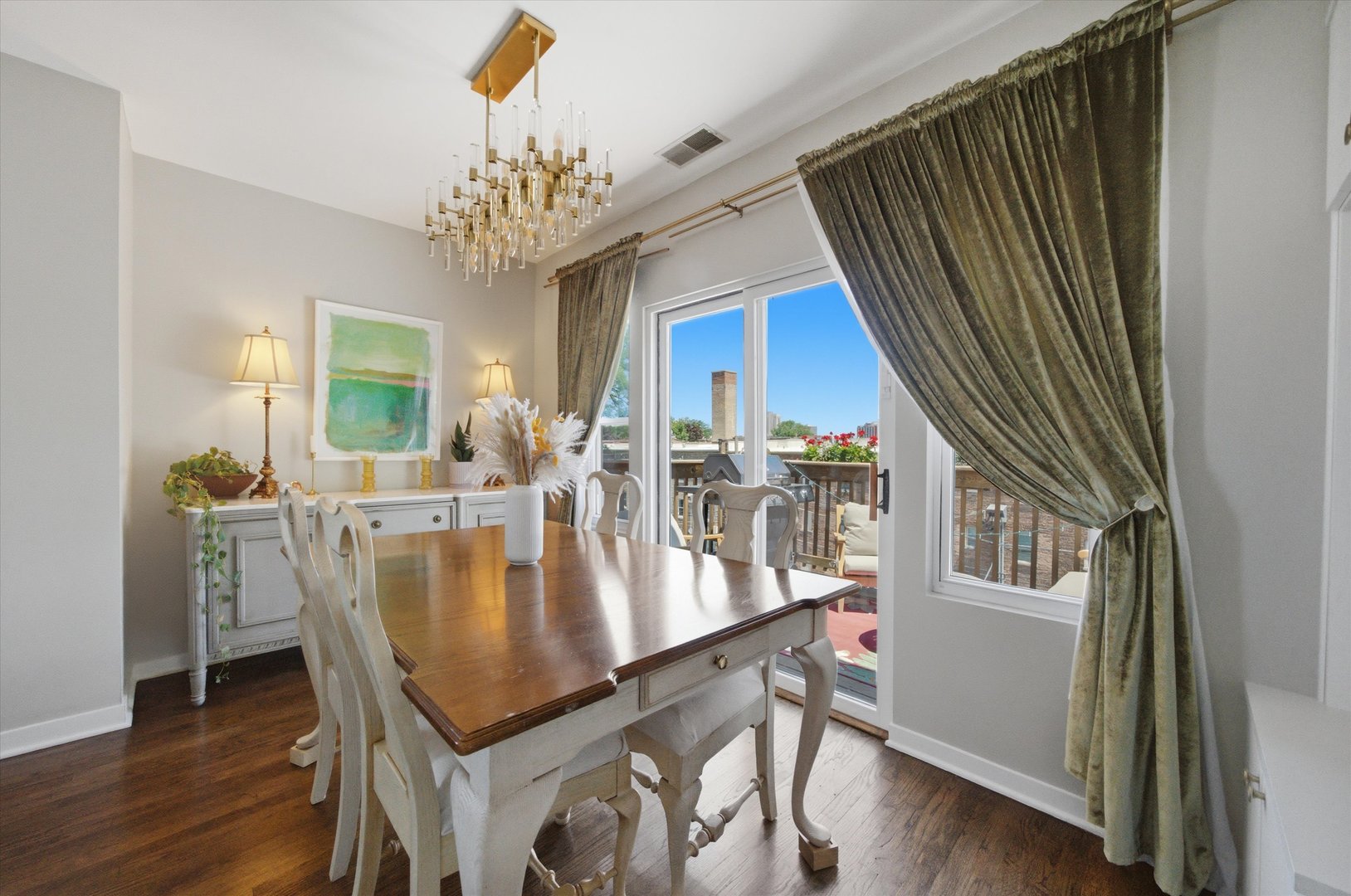 4713 N Dover Street Unit: 3N