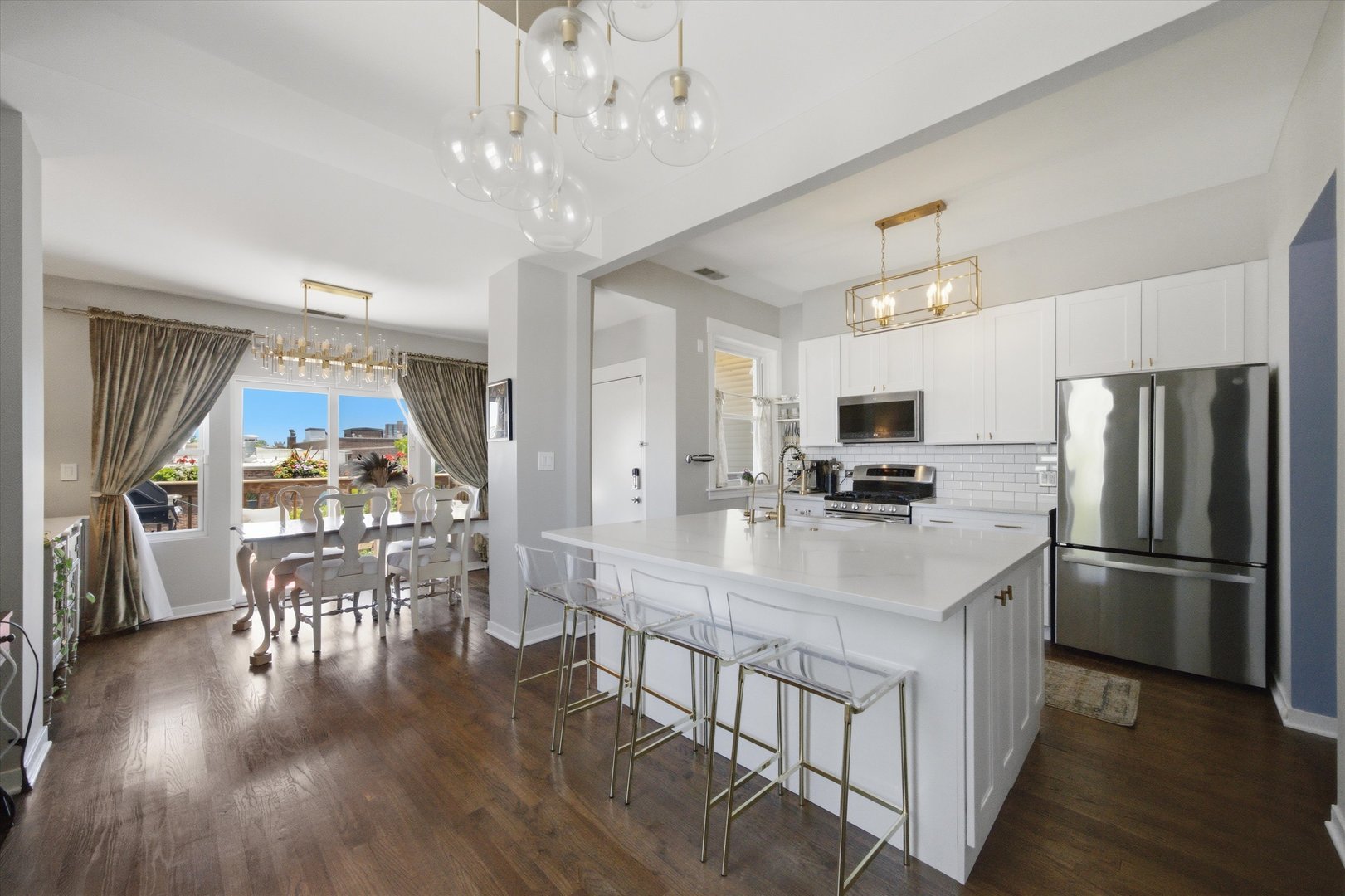4713 N Dover Street Unit: 3N