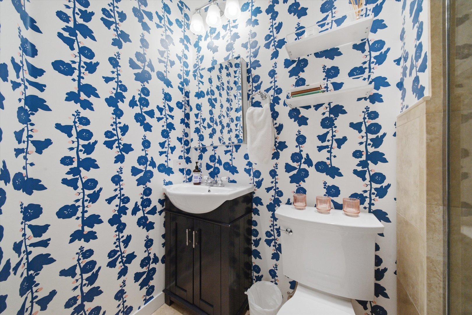 4713 N Dover Street Unit: 3N