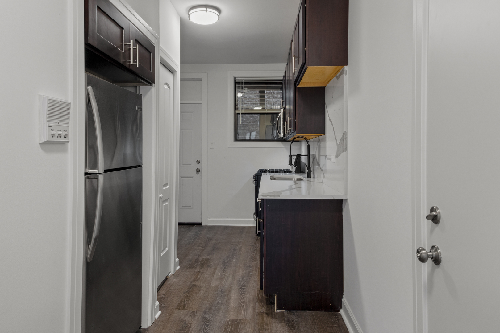 1904 N Whipple Street Unit: 101