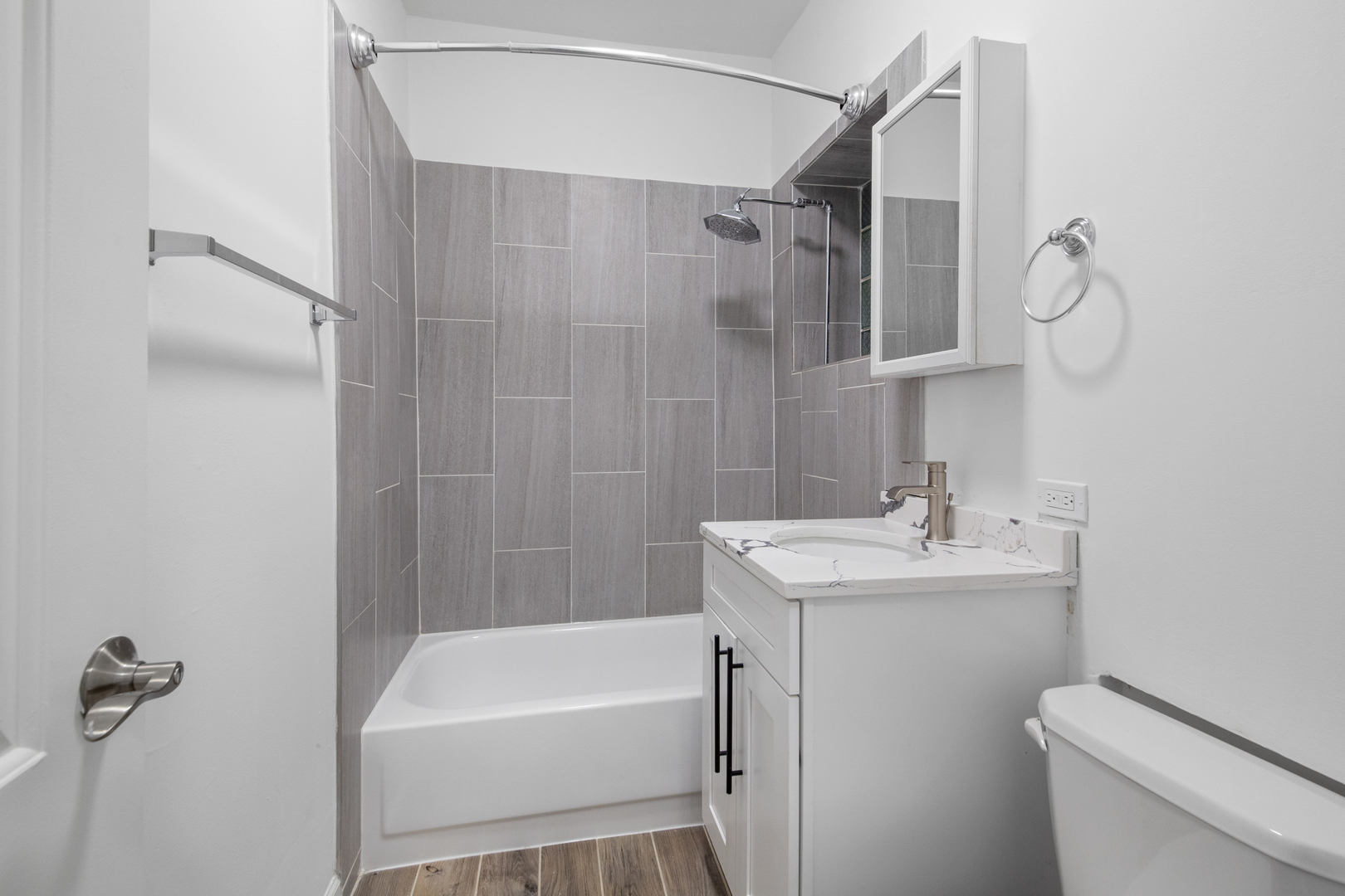 1904 N Whipple Street Unit: 101