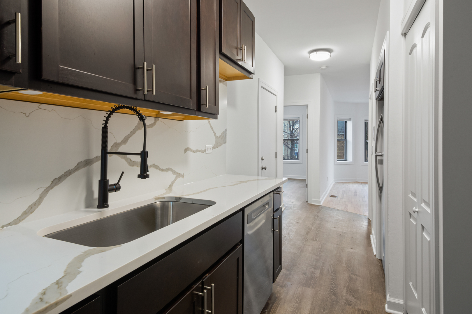 1904 N Whipple Street Unit: 101