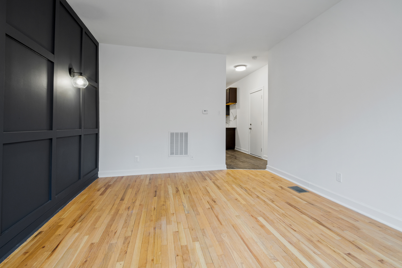 1904 N Whipple Street Unit: 101