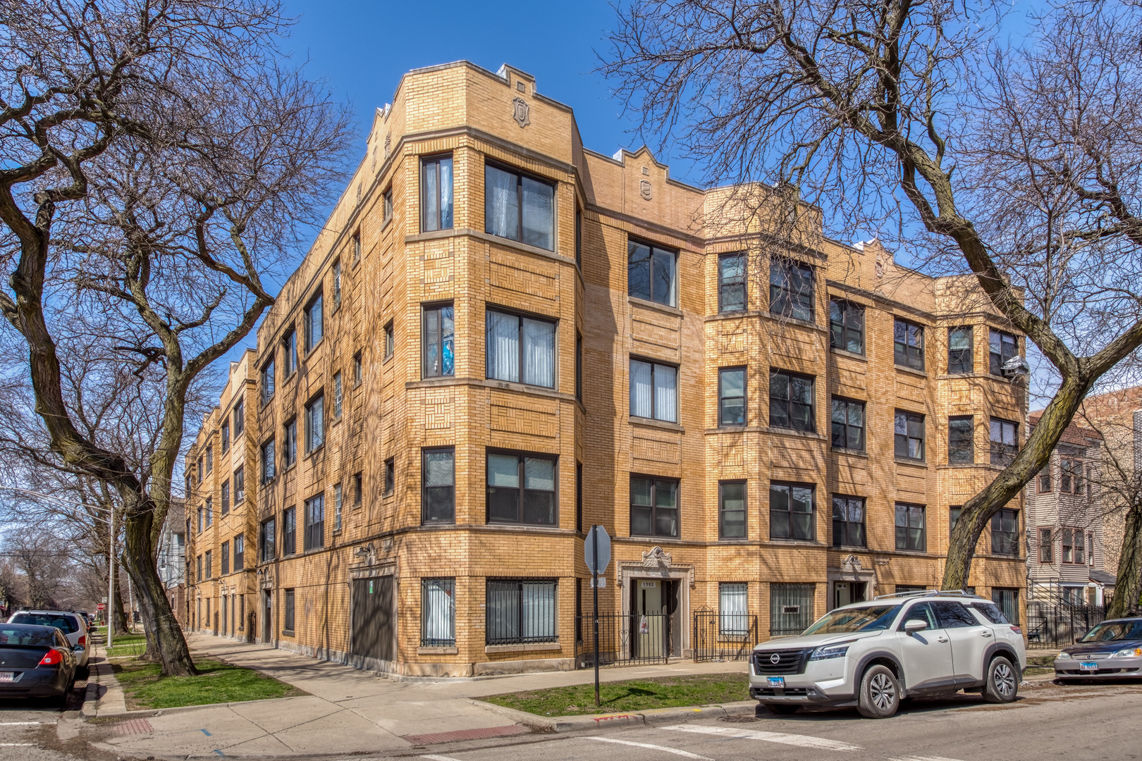 1904 N Whipple Street Unit: 101