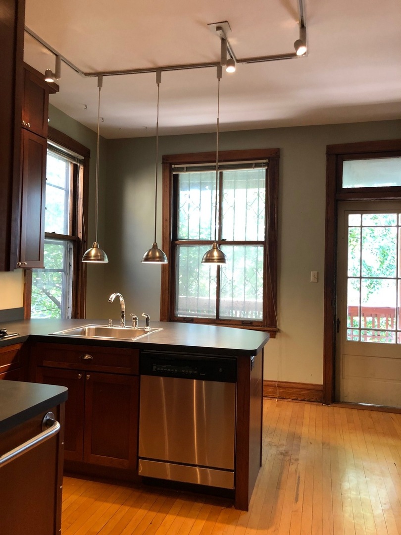 3311 W Wrightwood Avenue Unit: 2