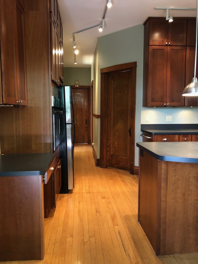 3311 W Wrightwood Avenue Unit: 2