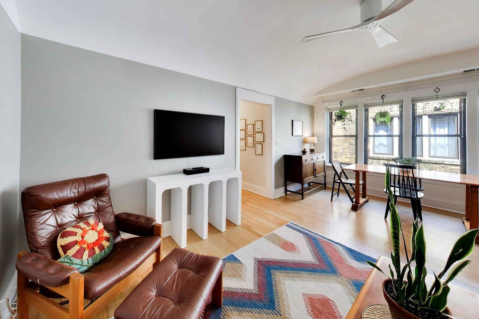 1465 W Fargo Avenue Unit: 3