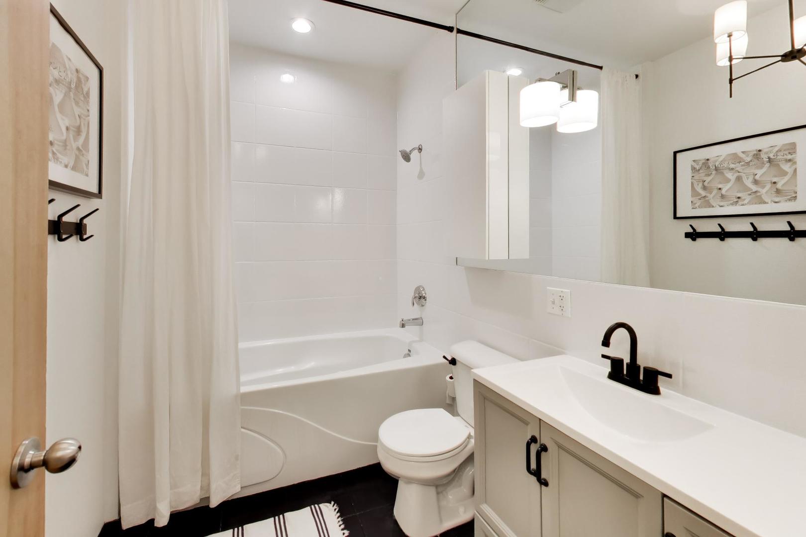 1465 W Fargo Avenue Unit: 3