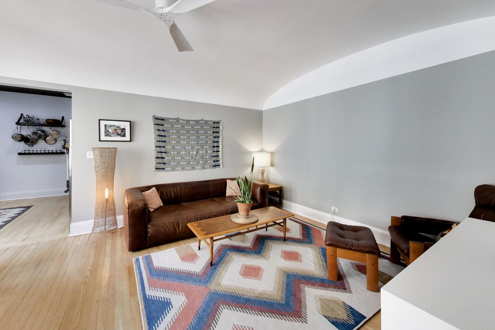 1465 W Fargo Avenue Unit: 3