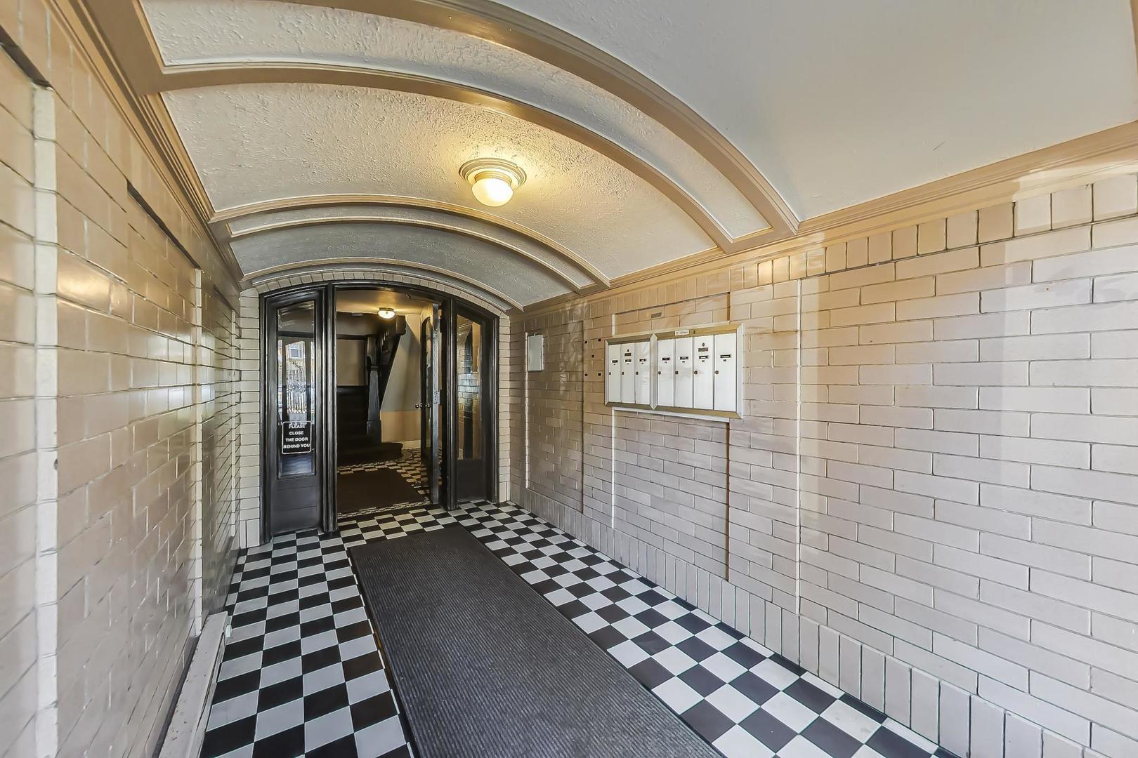 1465 W Fargo Avenue Unit: 3