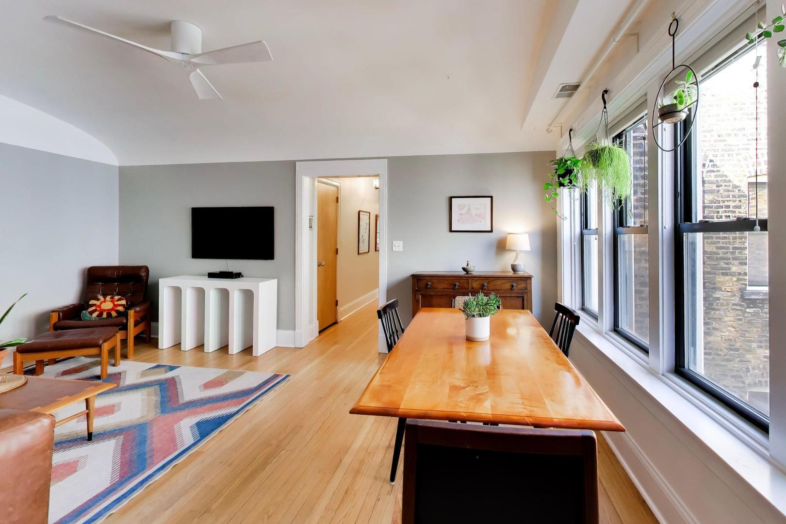 1465 W Fargo Avenue Unit: 3