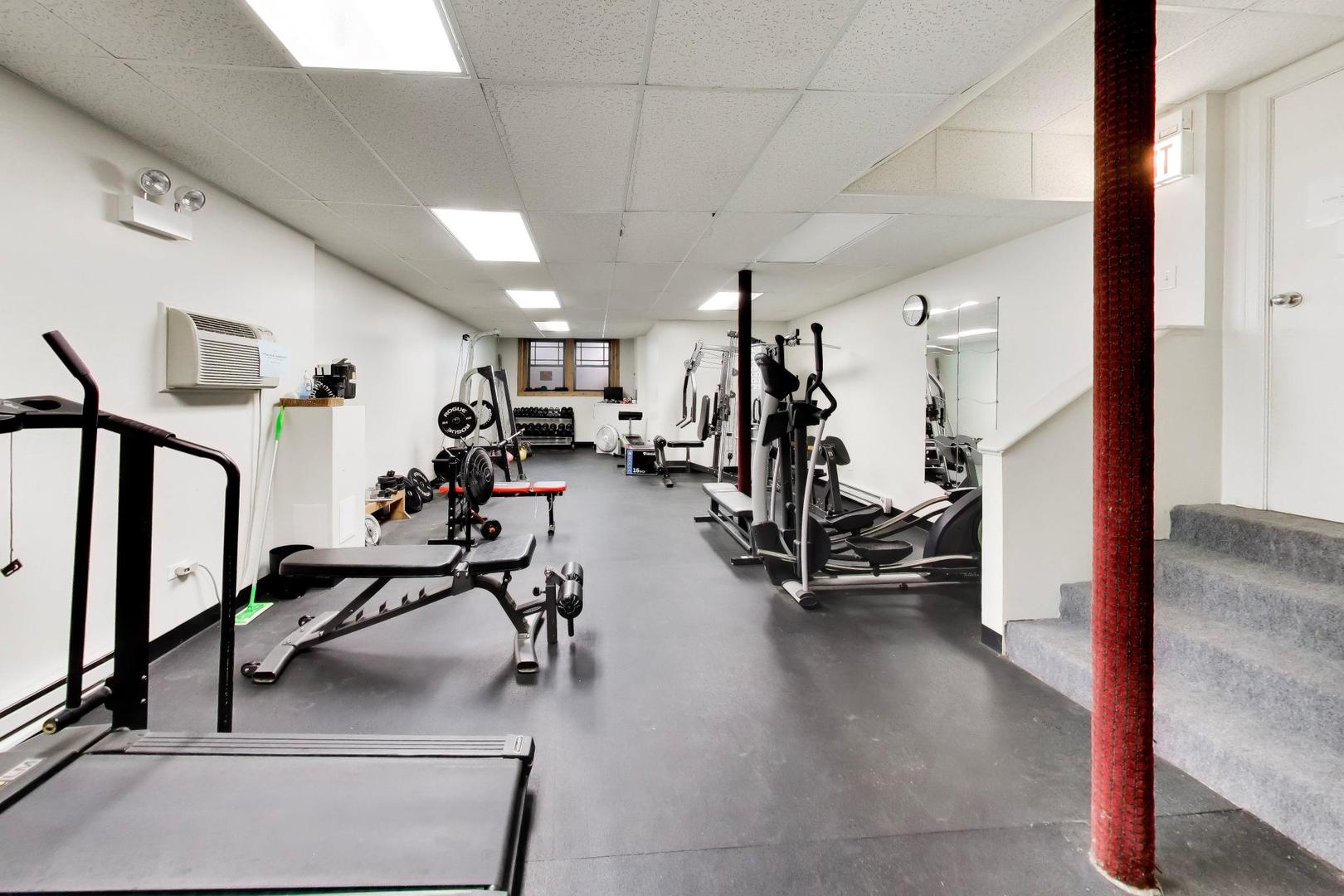1465 W Fargo Avenue Unit: 3