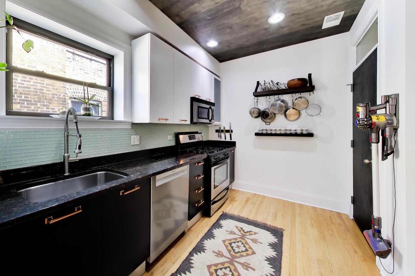 1465 W Fargo Avenue Unit: 3