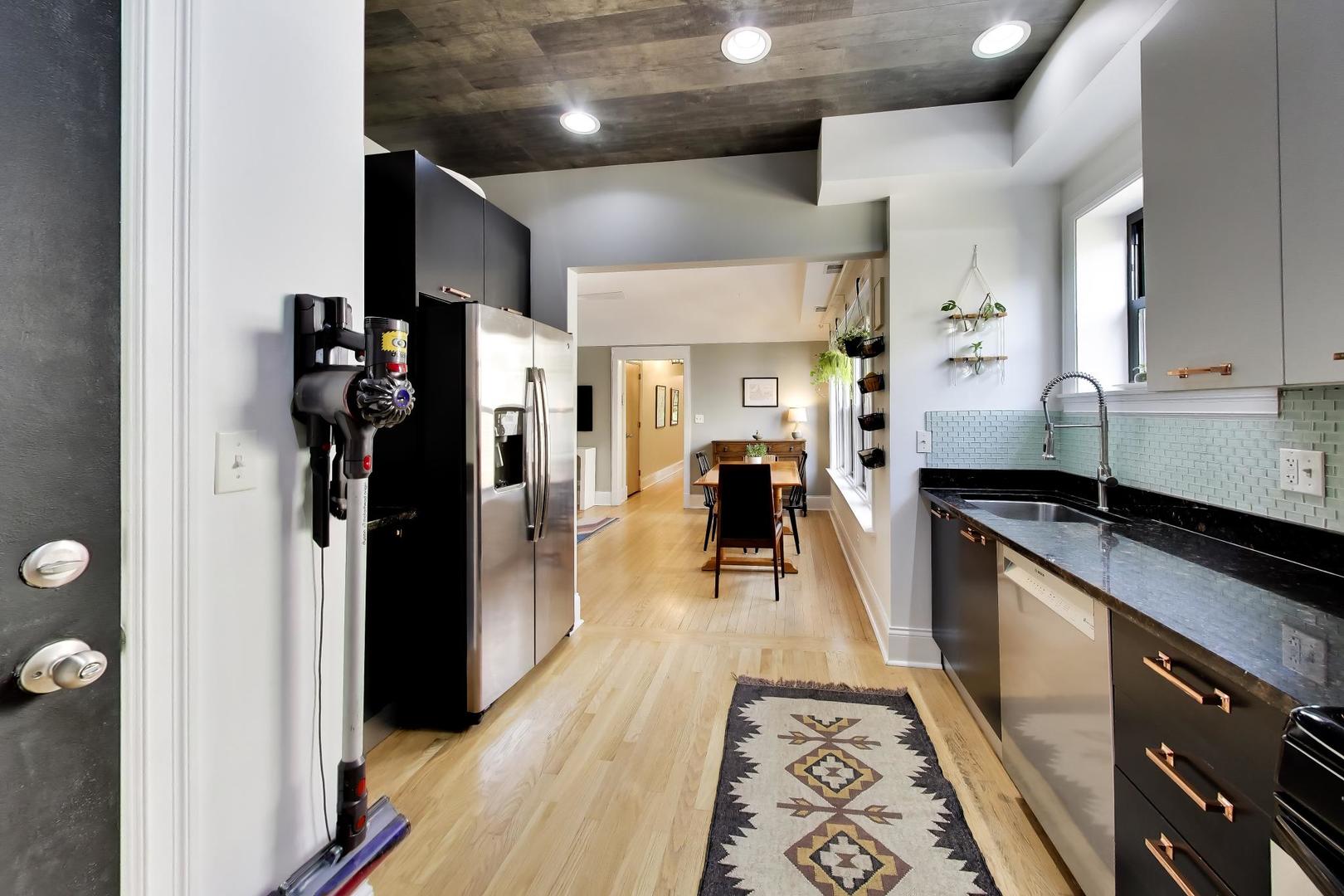 1465 W Fargo Avenue Unit: 3