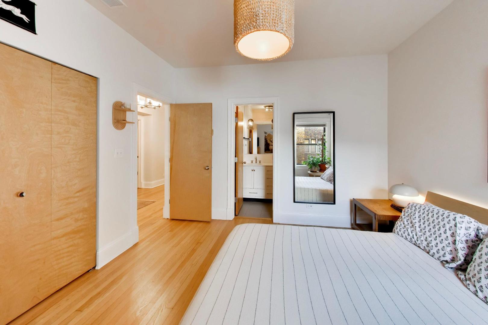 1465 W Fargo Avenue Unit: 3