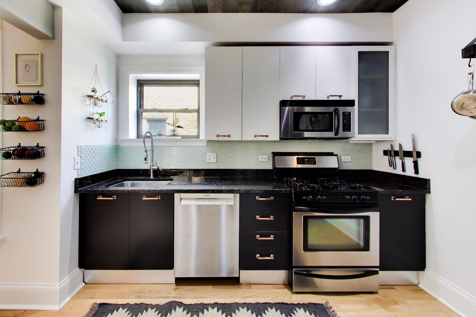 1465 W Fargo Avenue Unit: 3