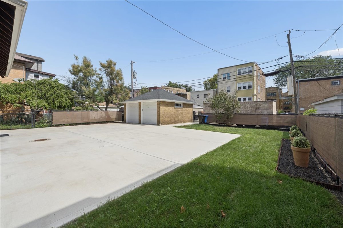 4821 N Harding Avenue